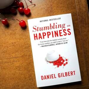 دانلود کتاب Stumbling on happiness شیرجه در خوشبختی pdf زبان اصلی 